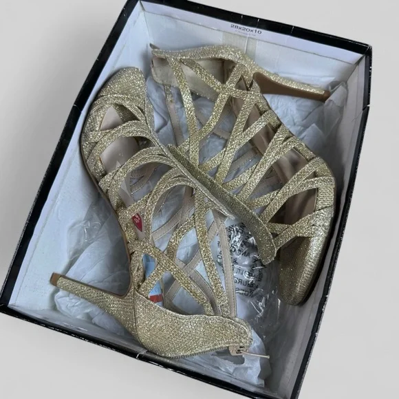 🔥CLEAR OUT🔥 Fergalicious by Fergie Gold Hattie Heels - Picture 9 of 9